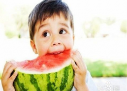 娱乐吃瓜酱小孩发疯,小孩发疯事件，揭秘背后真相