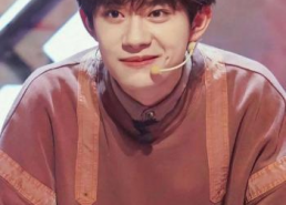 娱乐吃瓜妹易烊千玺微博,揭秘娱乐圈幕后故事