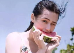 娱乐吃瓜酱女生回消息,揭秘娱乐圈幕后故事，畅谈八卦趣闻